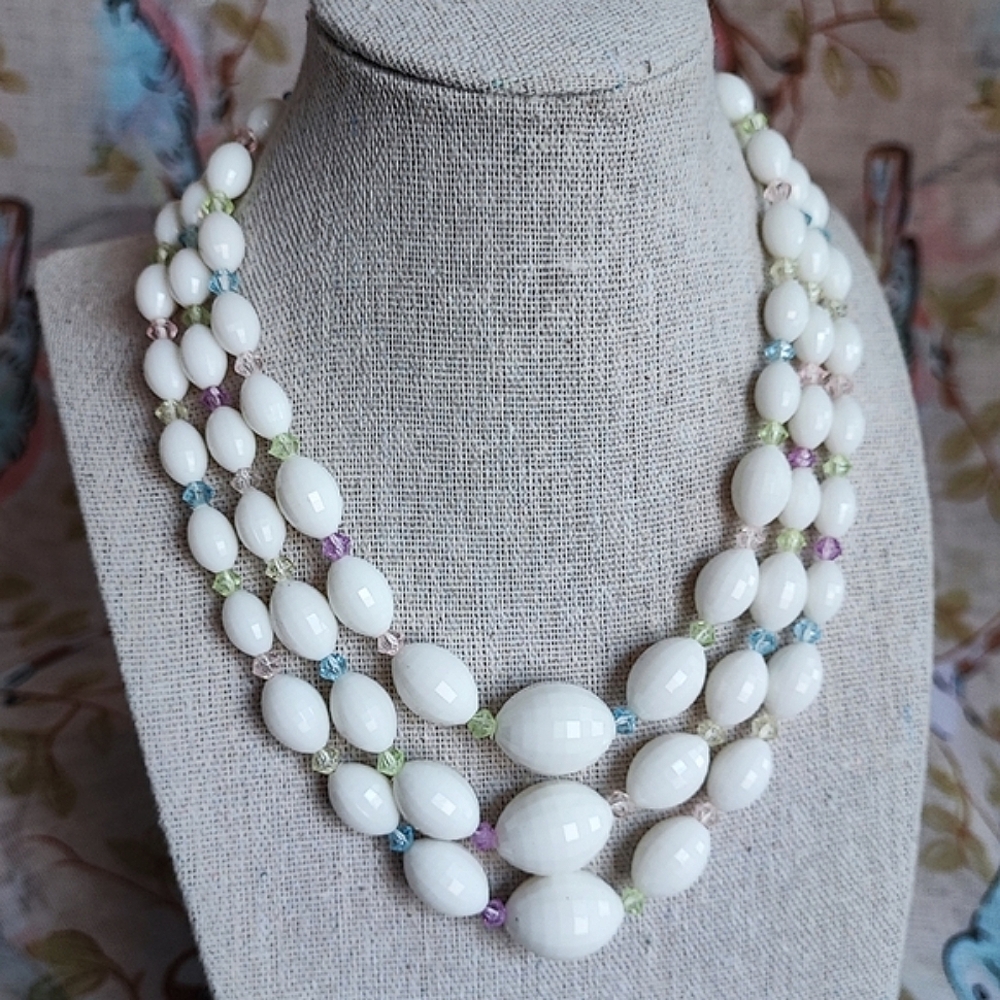 Faceted Chunky White Plastic Oval Pastel Beaded GERMANY Vintage Easter Necklace
